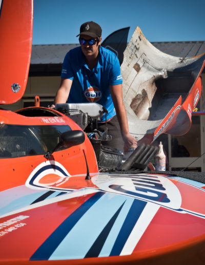 Hydroplane boat with engine starting