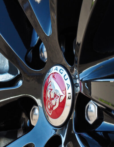 Jaguar wheel hub cap emblem